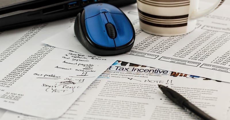 Calculette cotisations sociales indépendant : le guide pour tout calculer sans erreur